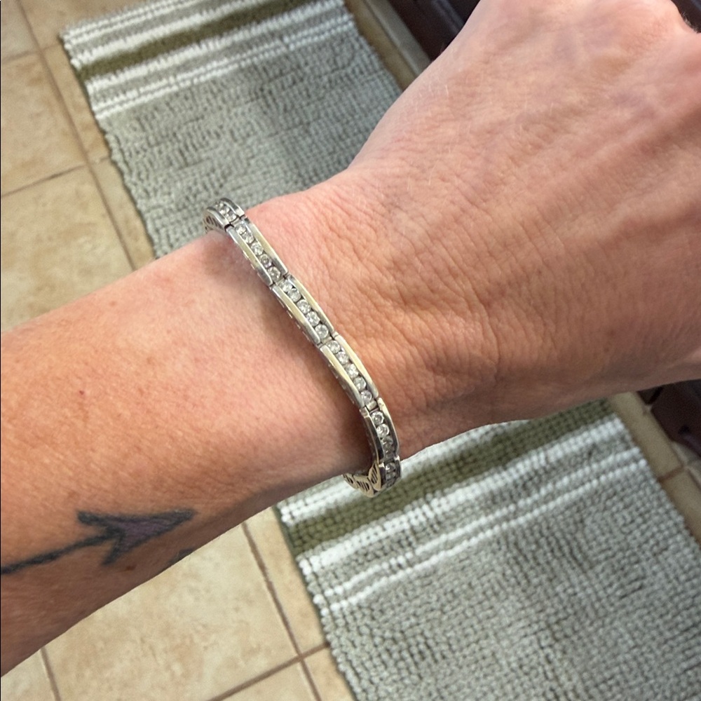 Elegant 14 Karat White Gold 3.00 Carat Diamond Bracelet! - Picture 4 of 7
